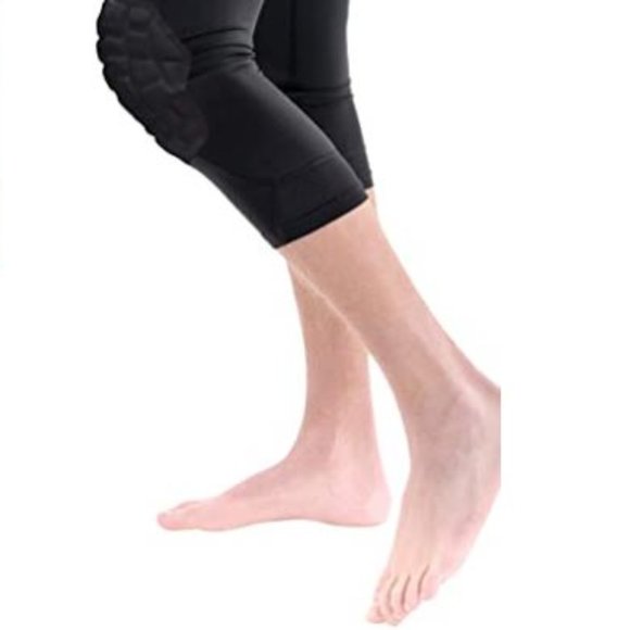 Bucwild Sports ¾ Compression Pants with Knee Pads - Picture 2 of 6